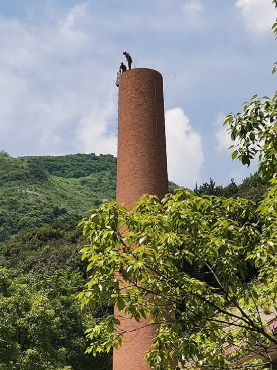 拆除煙囪公司:如何做到安全與環(huán)保雙贏？